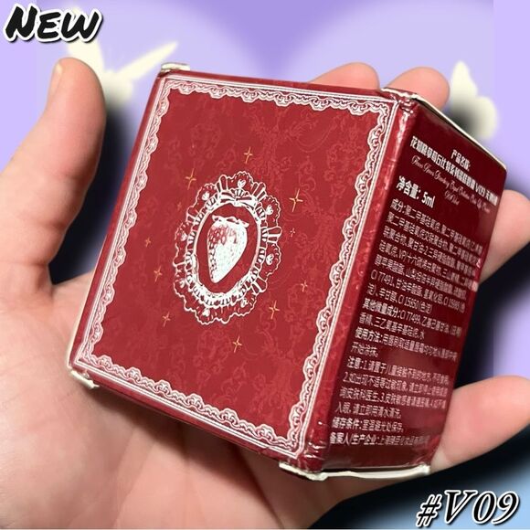 New Flower Knows Lipstick – Shade #V09 (Silk Red Velvet) - Picture 4 of 11